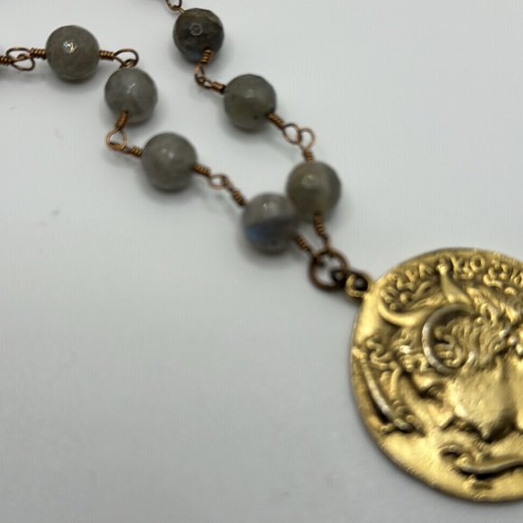 Lula ‘n’ Lee Medallion Beaded Necklace - Picture 6 of 7